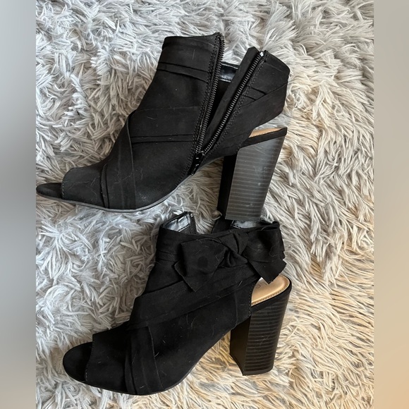 LC Lauren Conrad Shoes - LC Lauren Conrad peep toe, bow booties size 8.5